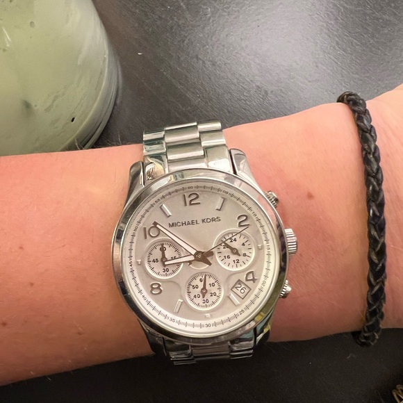 Michael Kors Silver stainless steel watch - Picture 5 of 5